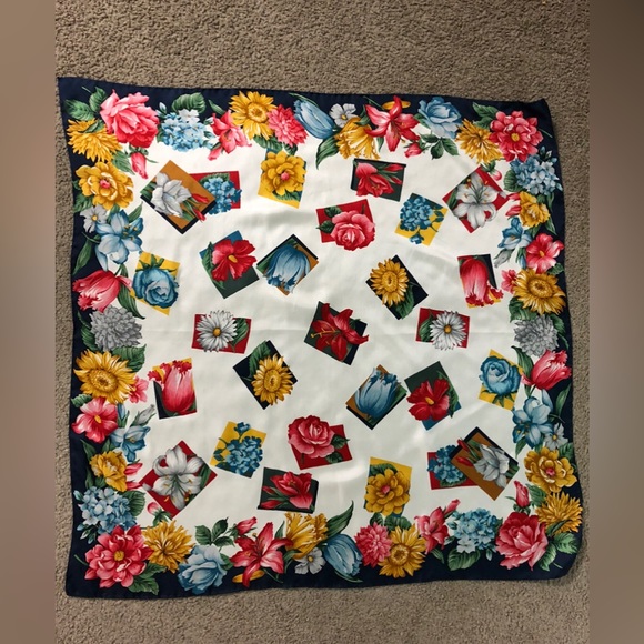 Museum of Fine Arts Boston 100%Pure Silk Scarf Floral 34” x 34” Lily Hortencia - Picture 1 of 15